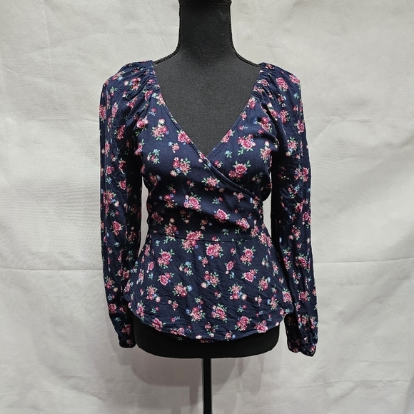 Old Navy Floral Wrap Around V-neck Ruffle Back Top 100% Rayon Size S - Picture 1 of 7